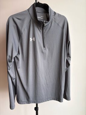 LG Under Armour Heatgear Black and White Striped Athletic Top